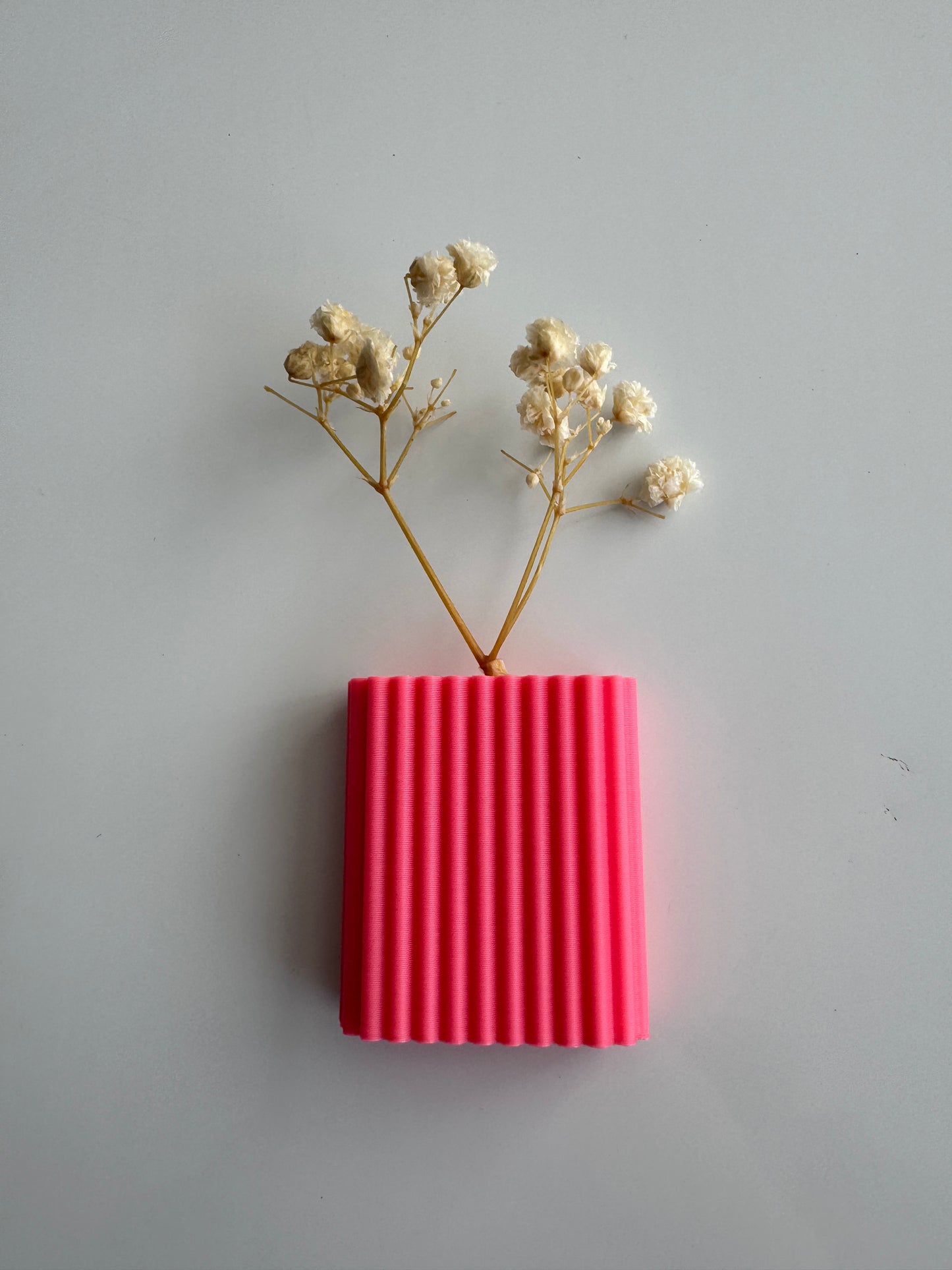 Kühlschrankmagnet mini Blumenvase für Trockenblumen.