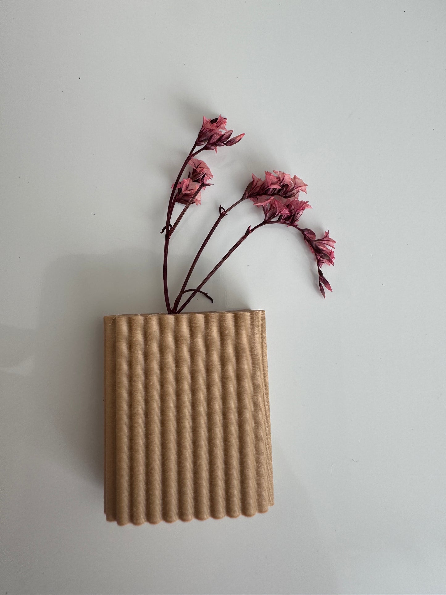Kühlschrankmagnet mini Blumenvase für Trockenblumen.