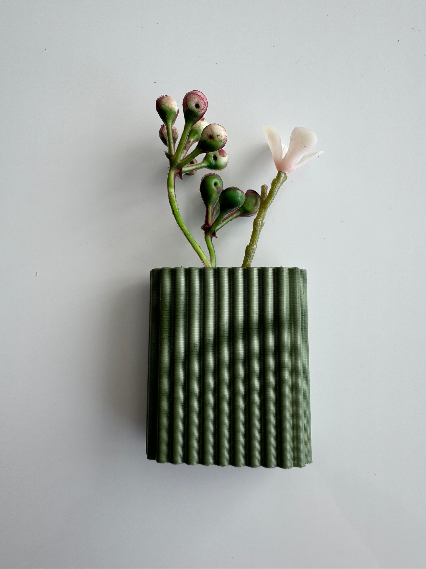 Kühlschrankmagnet mini Blumenvase für Trockenblumen.