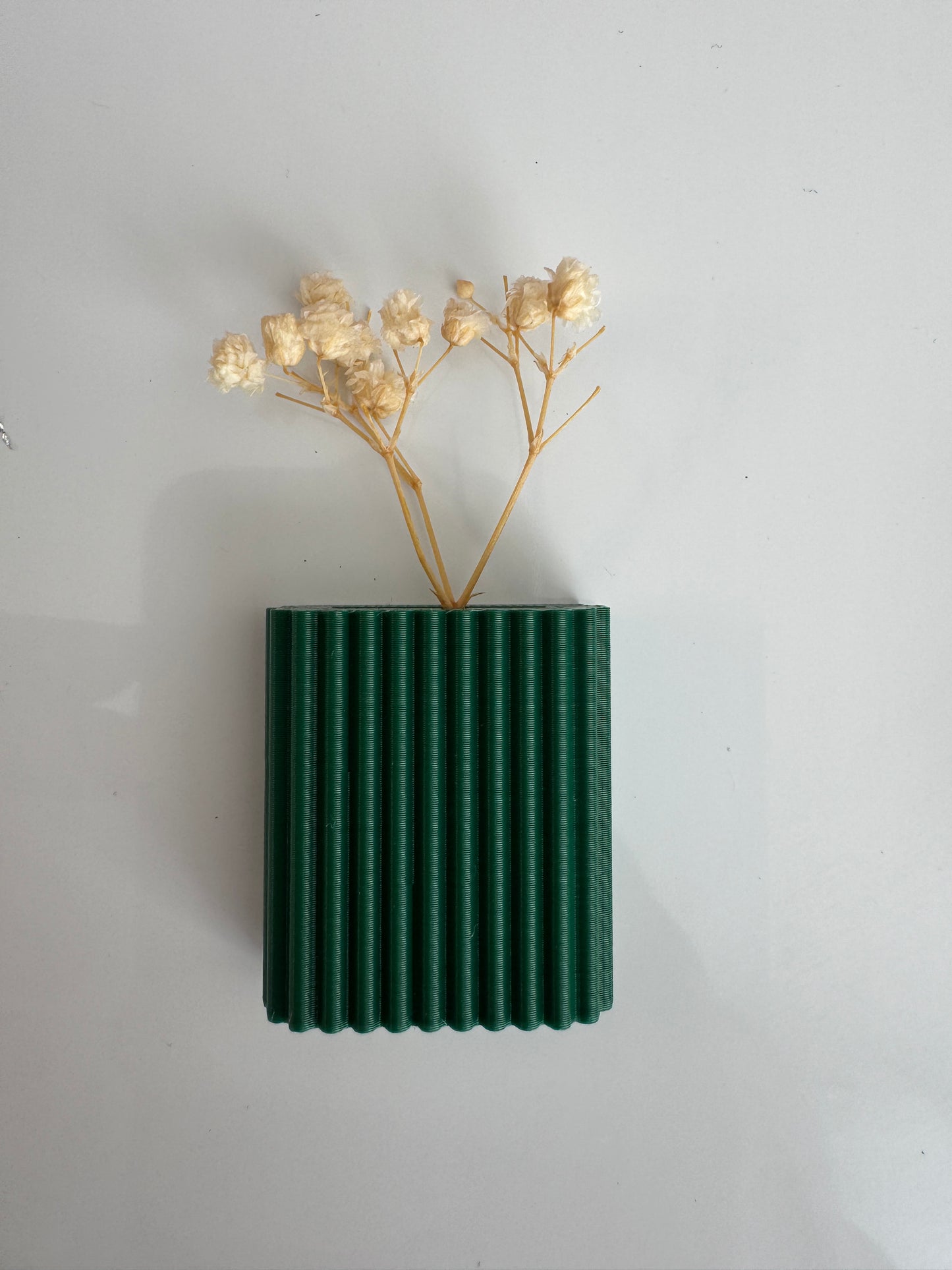 Kühlschrankmagnet mini Blumenvase für Trockenblumen.