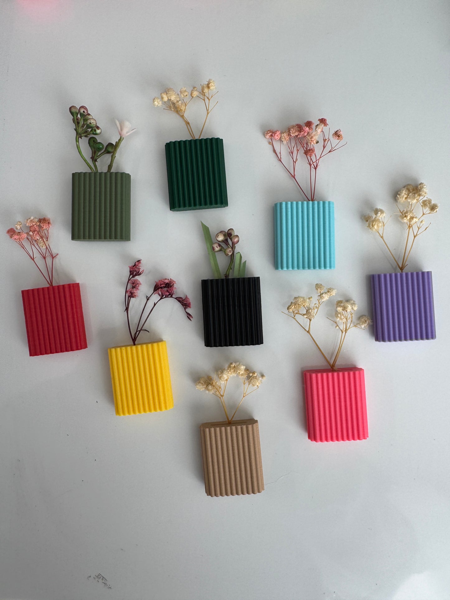 Kühlschrankmagnet mini Blumenvase für Trockenblumen.