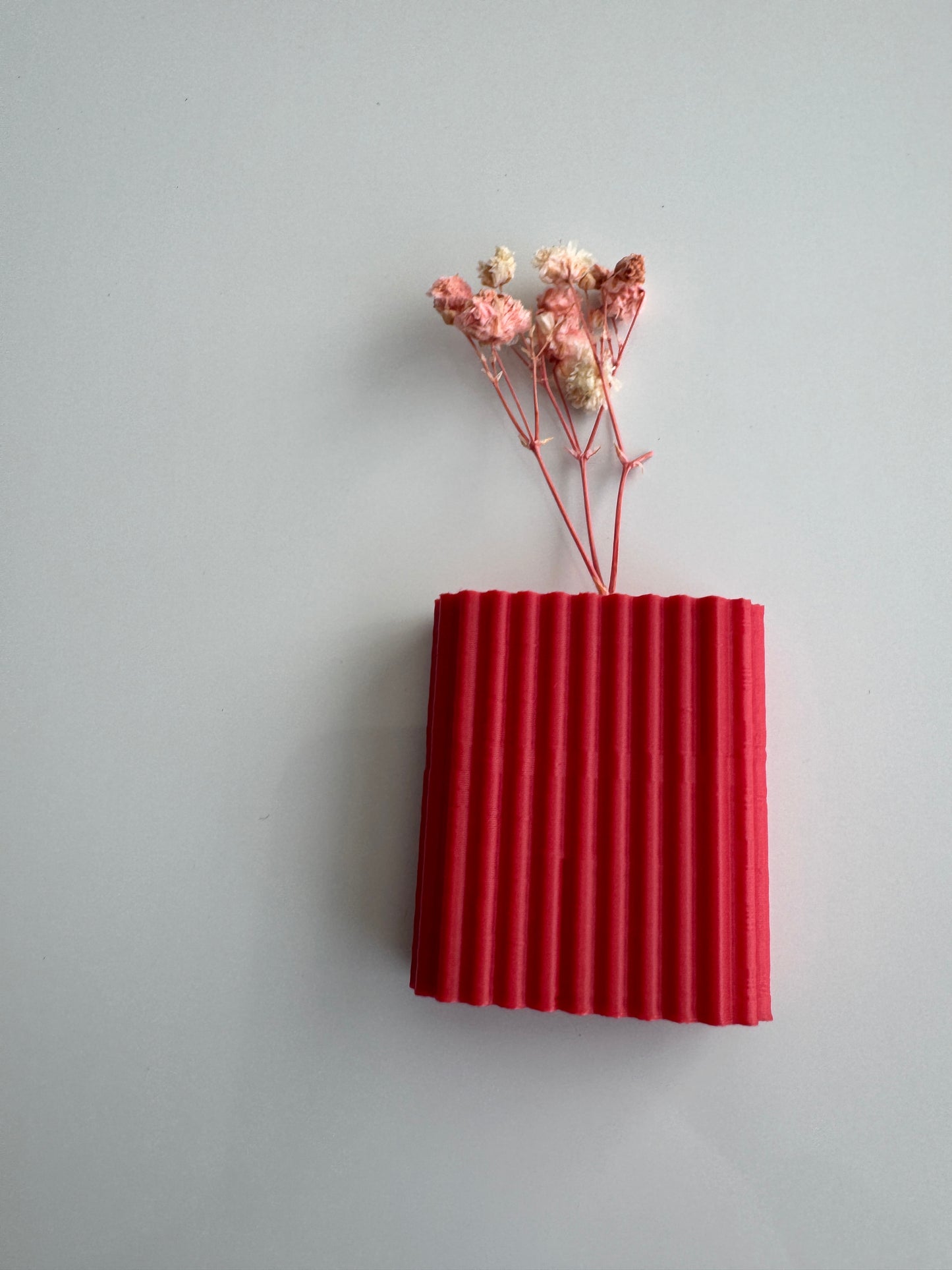 Kühlschrankmagnet mini Blumenvase für Trockenblumen.