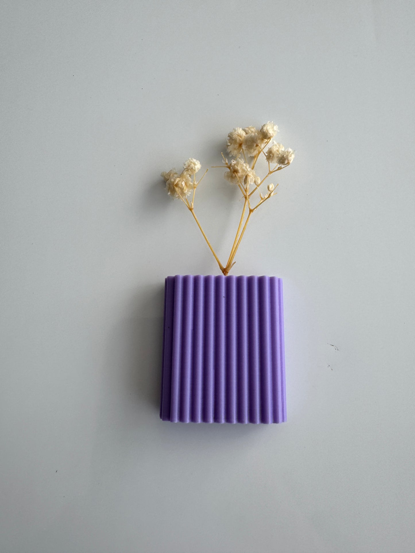 Kühlschrankmagnet mini Blumenvase für Trockenblumen.