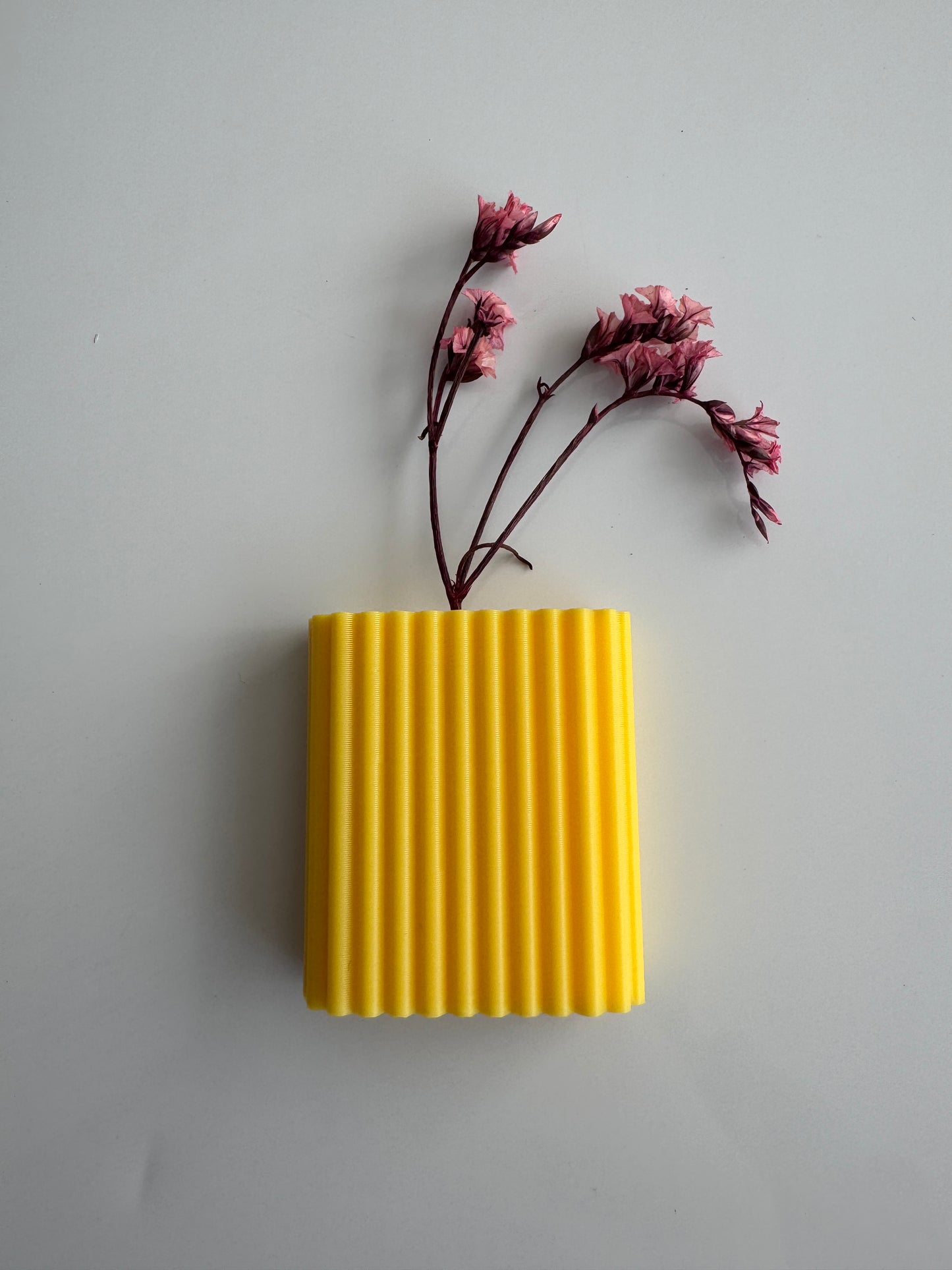 Kühlschrankmagnet mini Blumenvase für Trockenblumen.
