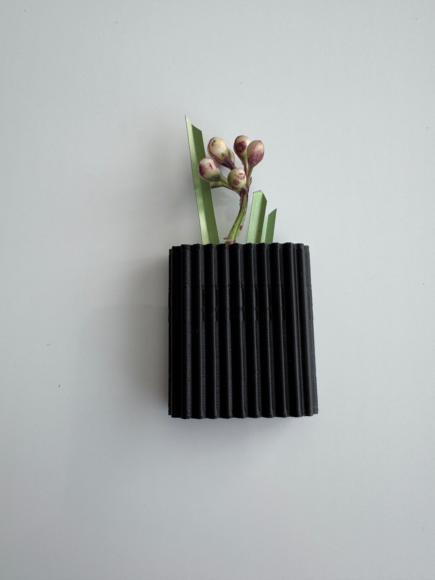 Kühlschrankmagnet mini Blumenvase für Trockenblumen.